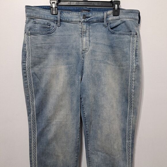 NYDJ Marilyn Straight Woven Side Trim Liftxtuck Technology Light Wash Blue Sz 18 - Picture 9 of 15